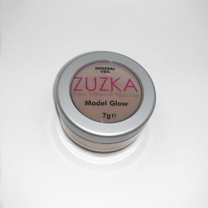 Zuzka Model Glow Mineral Veil Powder